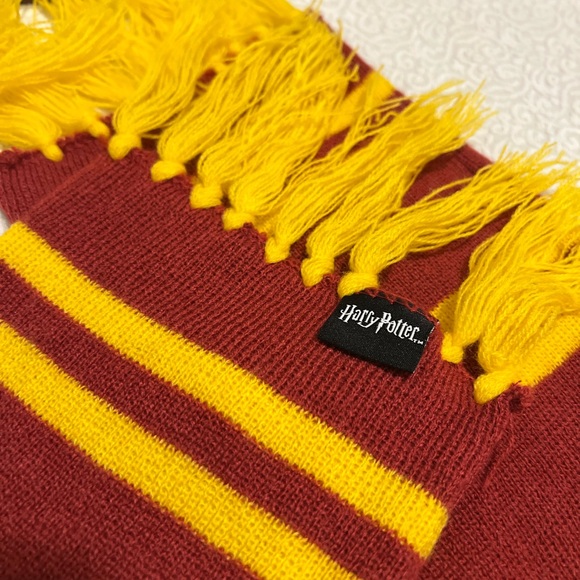 Harry Potter Gryffindor Scarf Red and Yellow Fringe Stripes Universal Studios - Picture 5 of 7